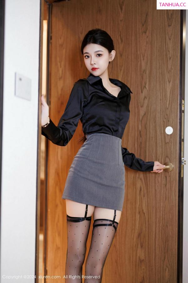   [XiuRen]高清写真图 2024.12.16 No.9604 初梦瑶 美腿黑丝第15张图片